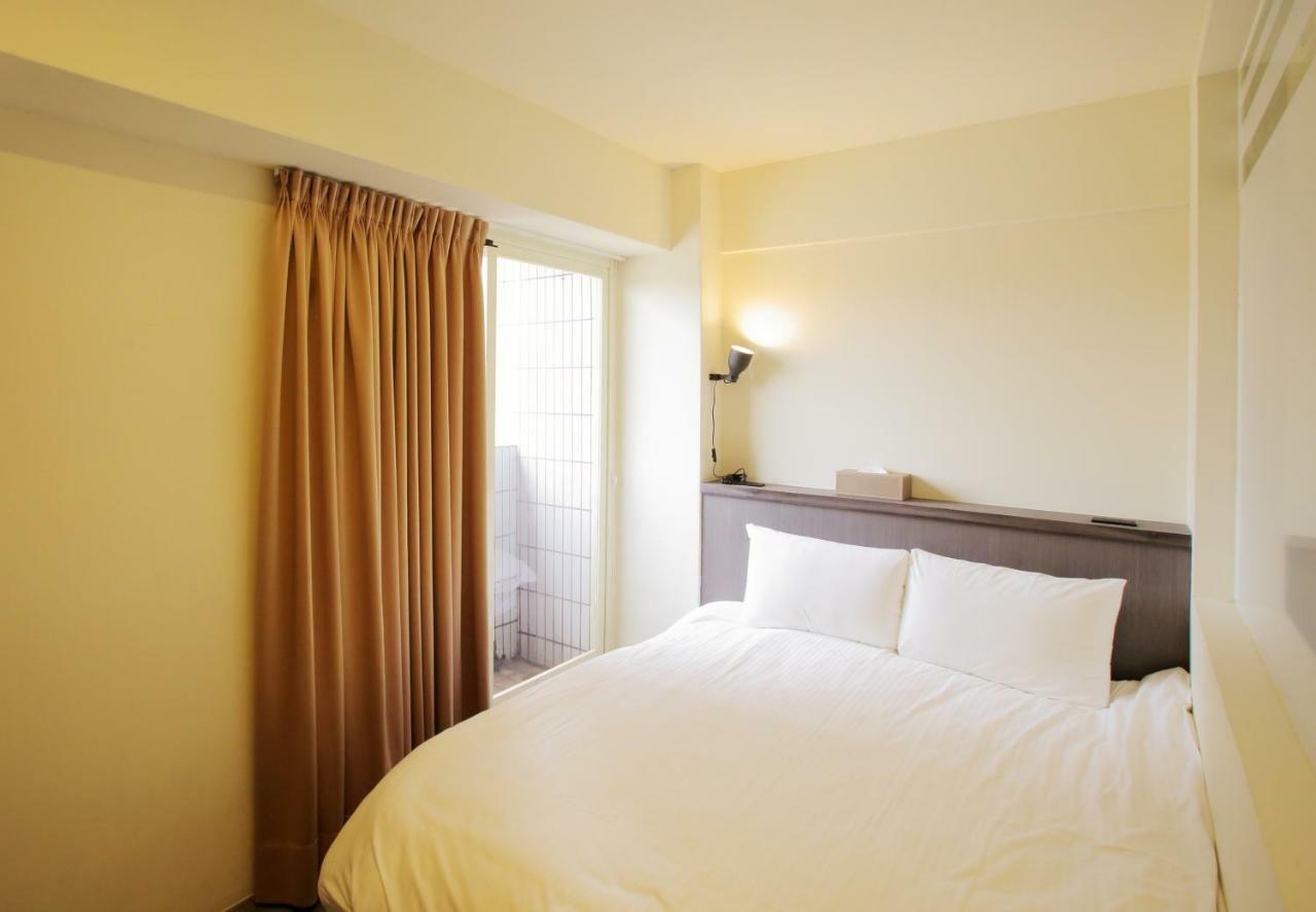 Loosha Hostel Тайчжун Экстерьер фото