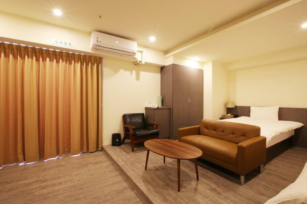 Loosha Hostel Тайчжун Экстерьер фото