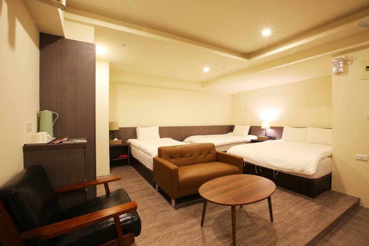 Loosha Hostel Тайчжун Экстерьер фото